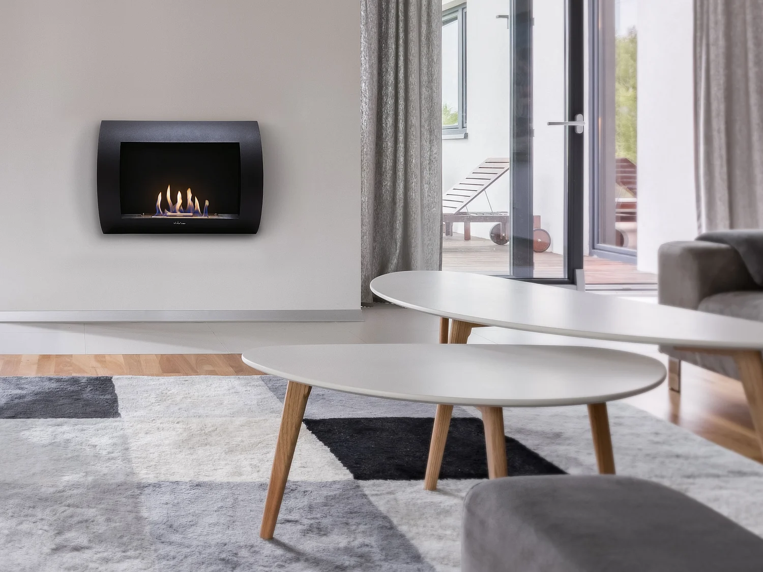 Cheminée à l'éthanol en acier incurvé