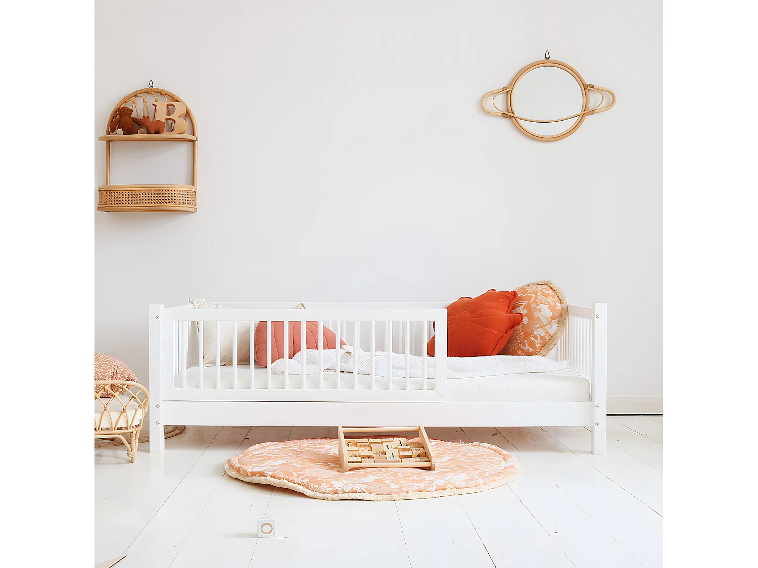 90x190 Sybil Wit bed met 10 cm poten, bedhek en lattenbodem