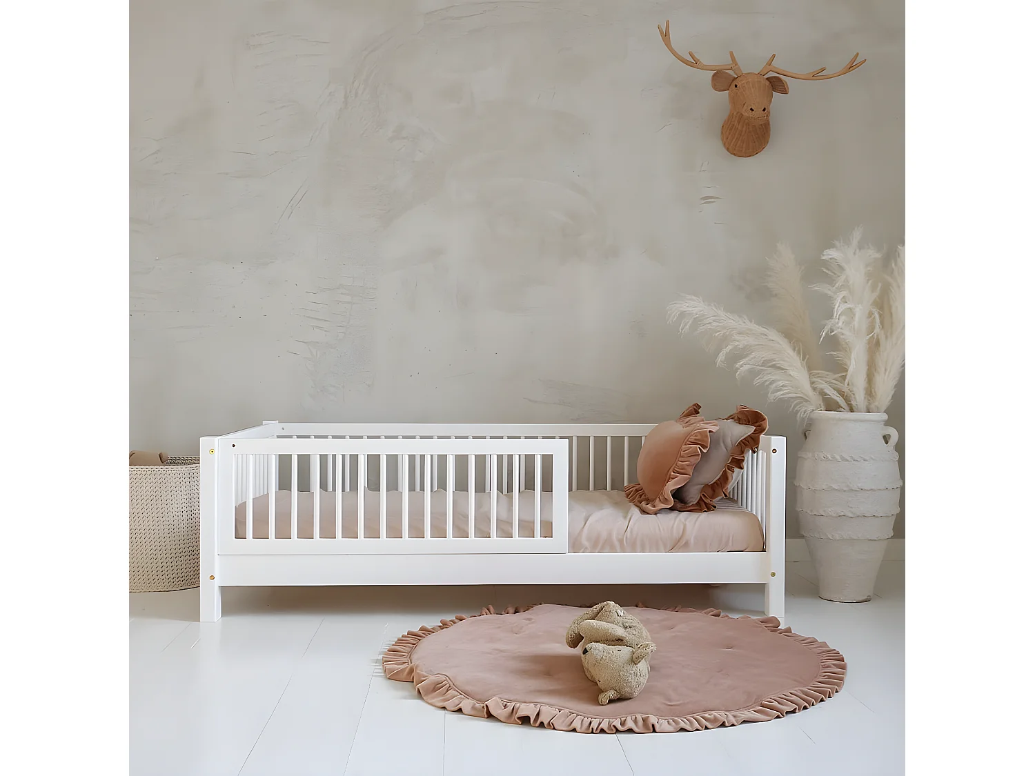 90x190 Sybil Wit bed met 10 cm poten, bedhek en lattenbodem