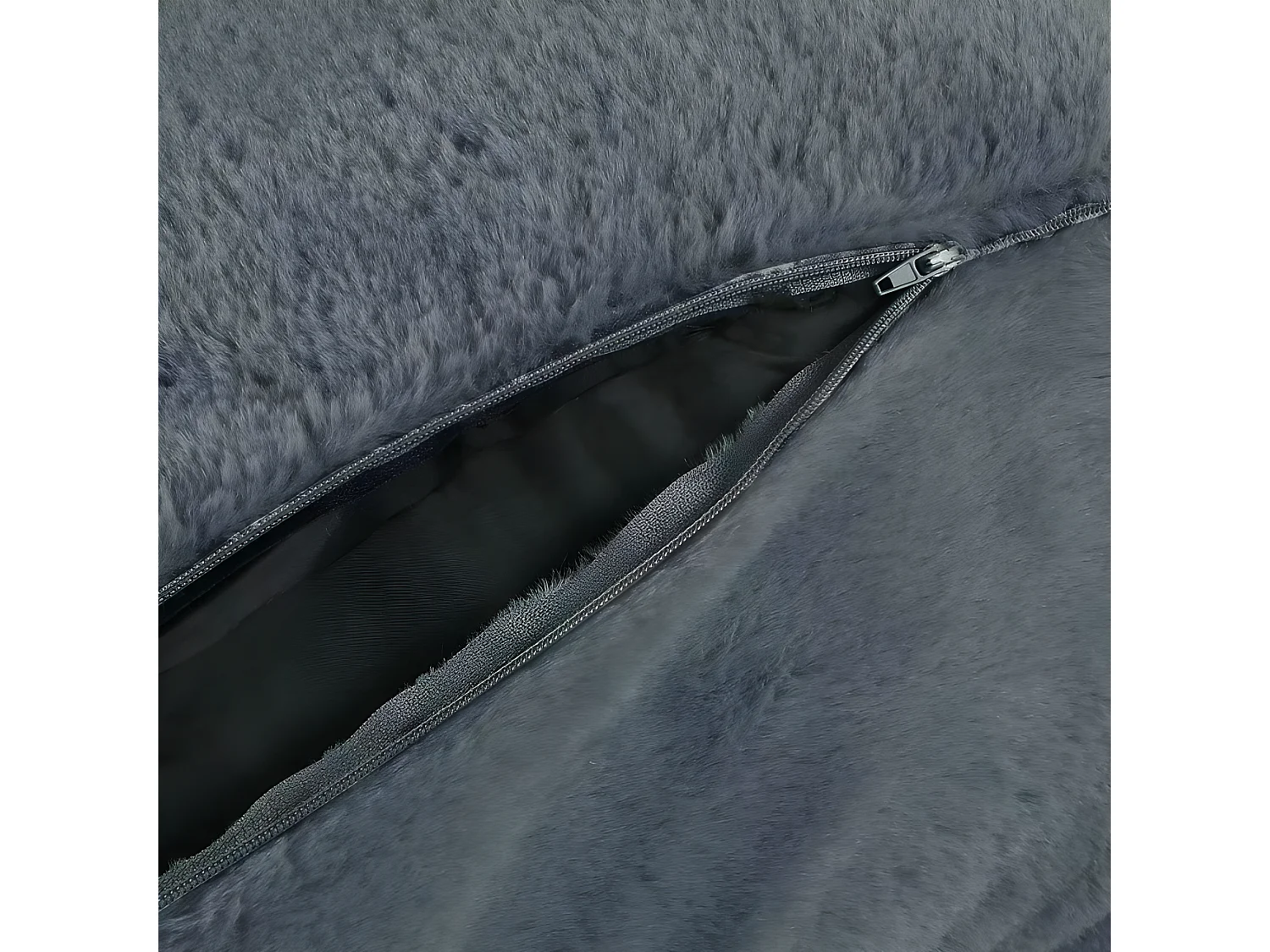 Coussin de lecture déhoussable fausse fourrure gris foncé 50 x 70 cm