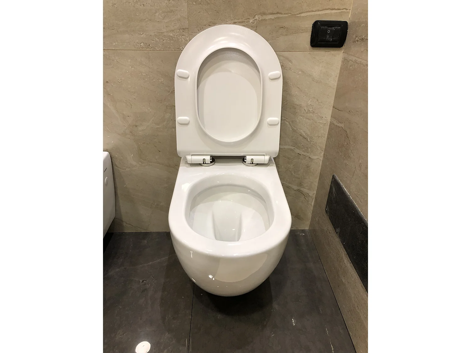 Sanitari sospesi filo muro, linea tonda