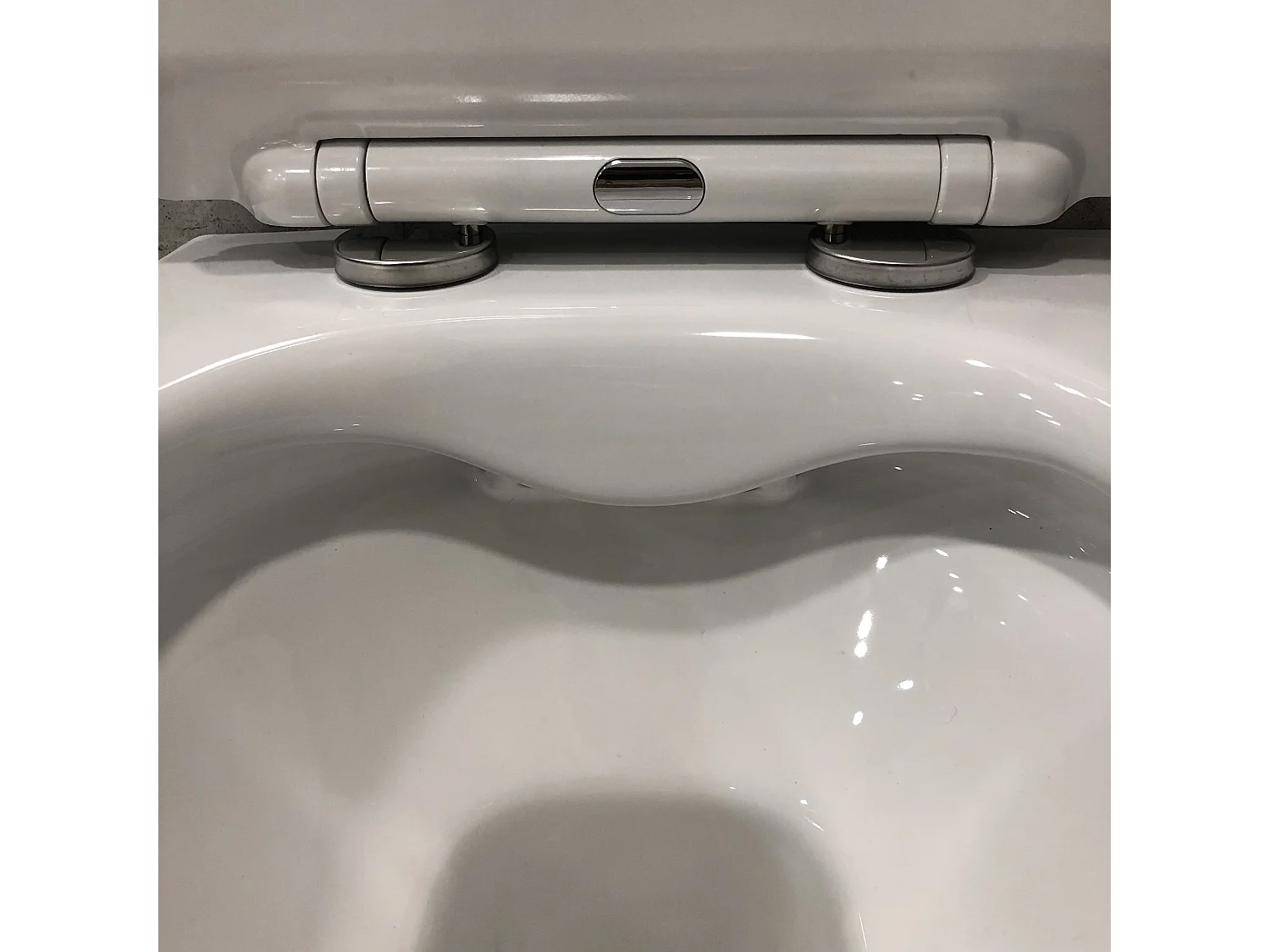 Coppia Sanitari Sospesi Rimless senza brida linea tonda dimensioni ridotte coprivaso soft-close