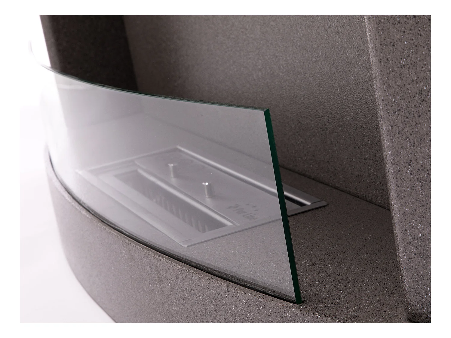 Cheminée à l'éthanol en acier noir et verre trempé