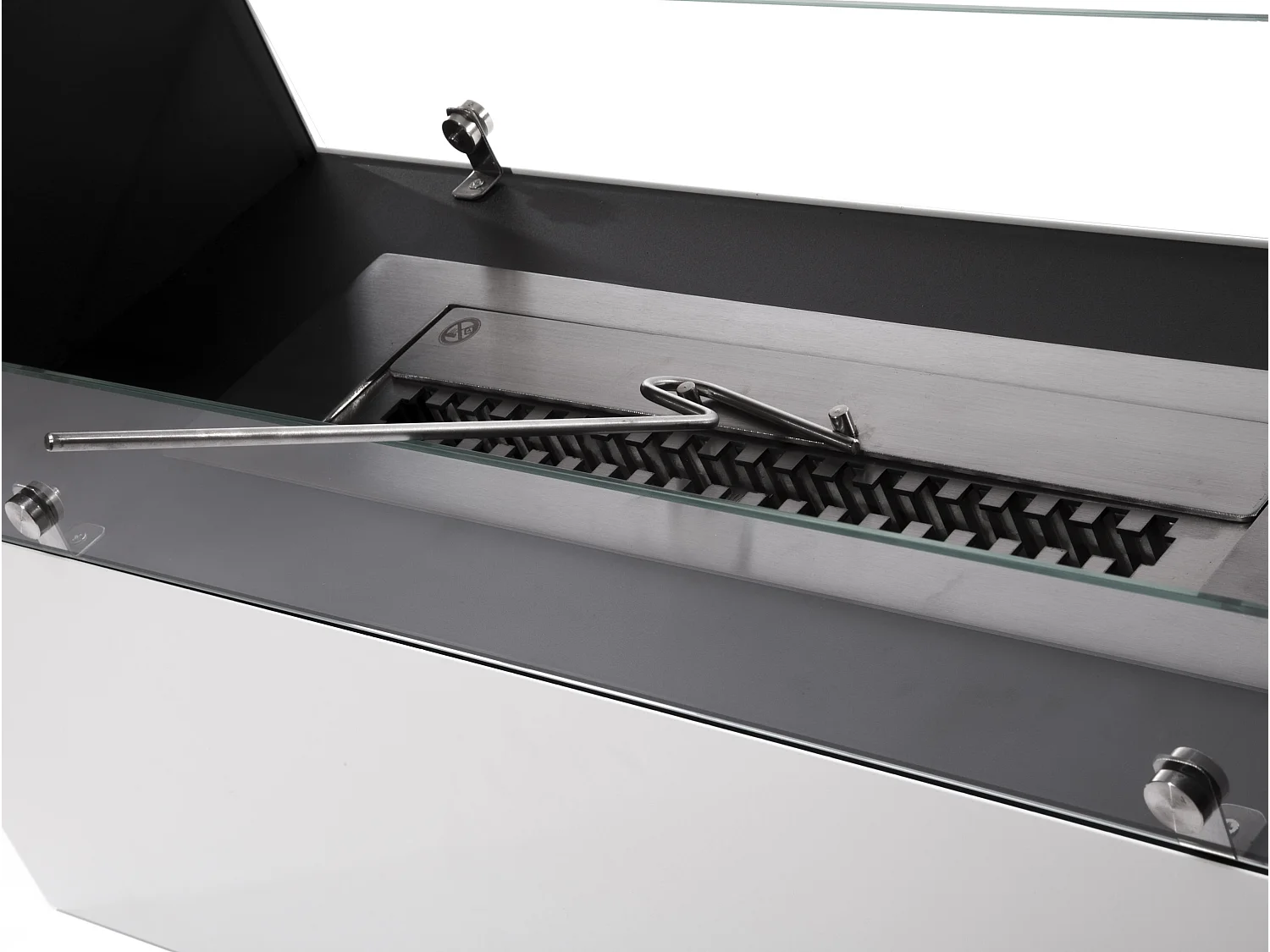 Staande ethanolhaard, grote rechthoekige stalen constructie