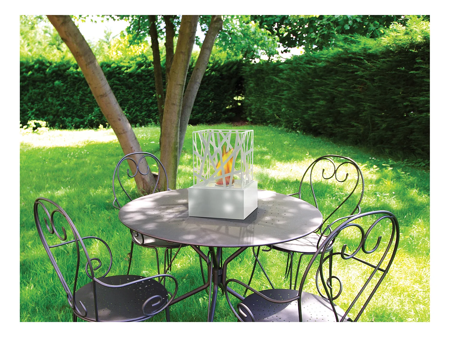 Lareira de mesa a etanol com design em aço esmaltado