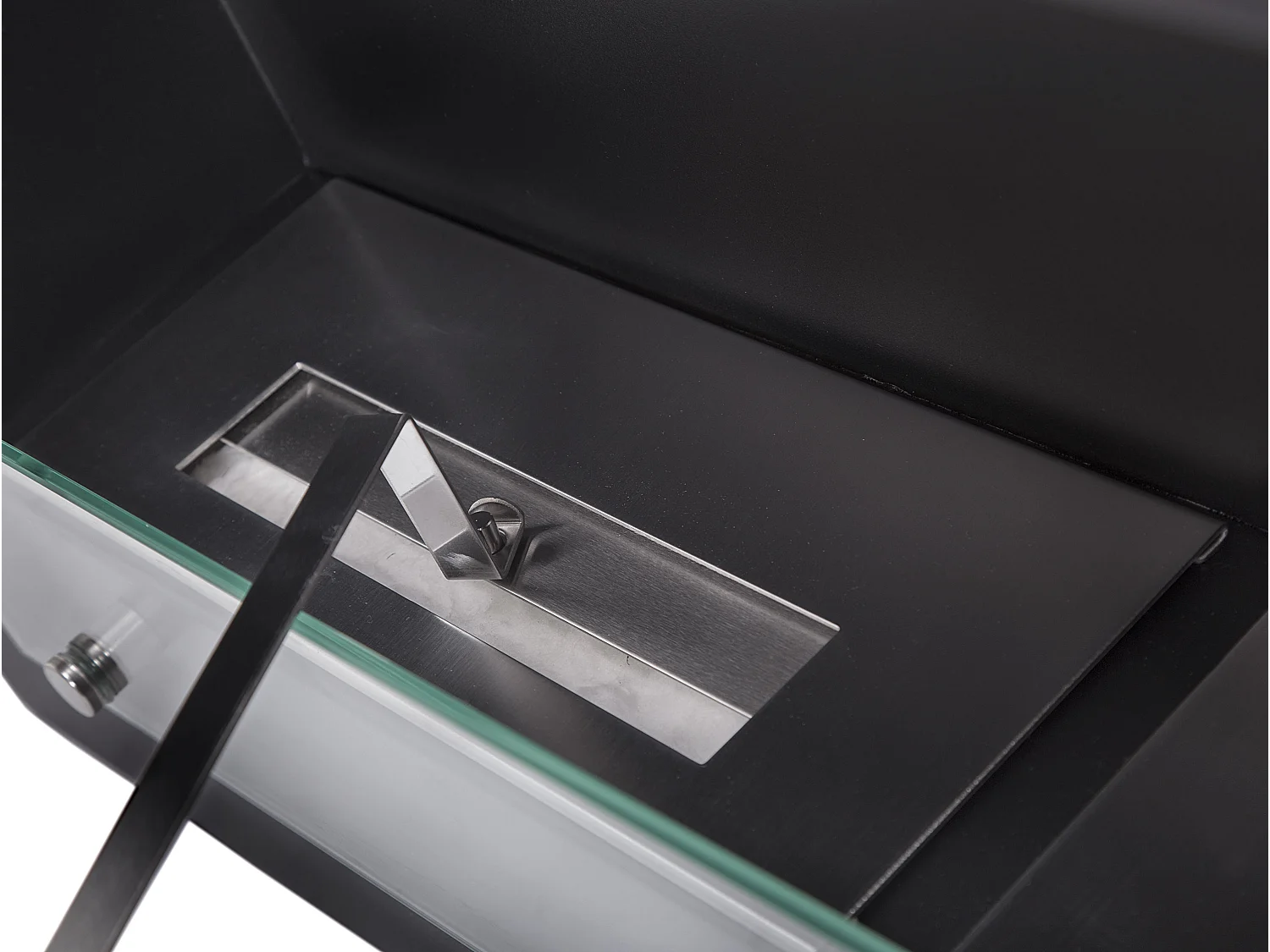 Large cheminée à l'éthanol en acier noir et double flamme