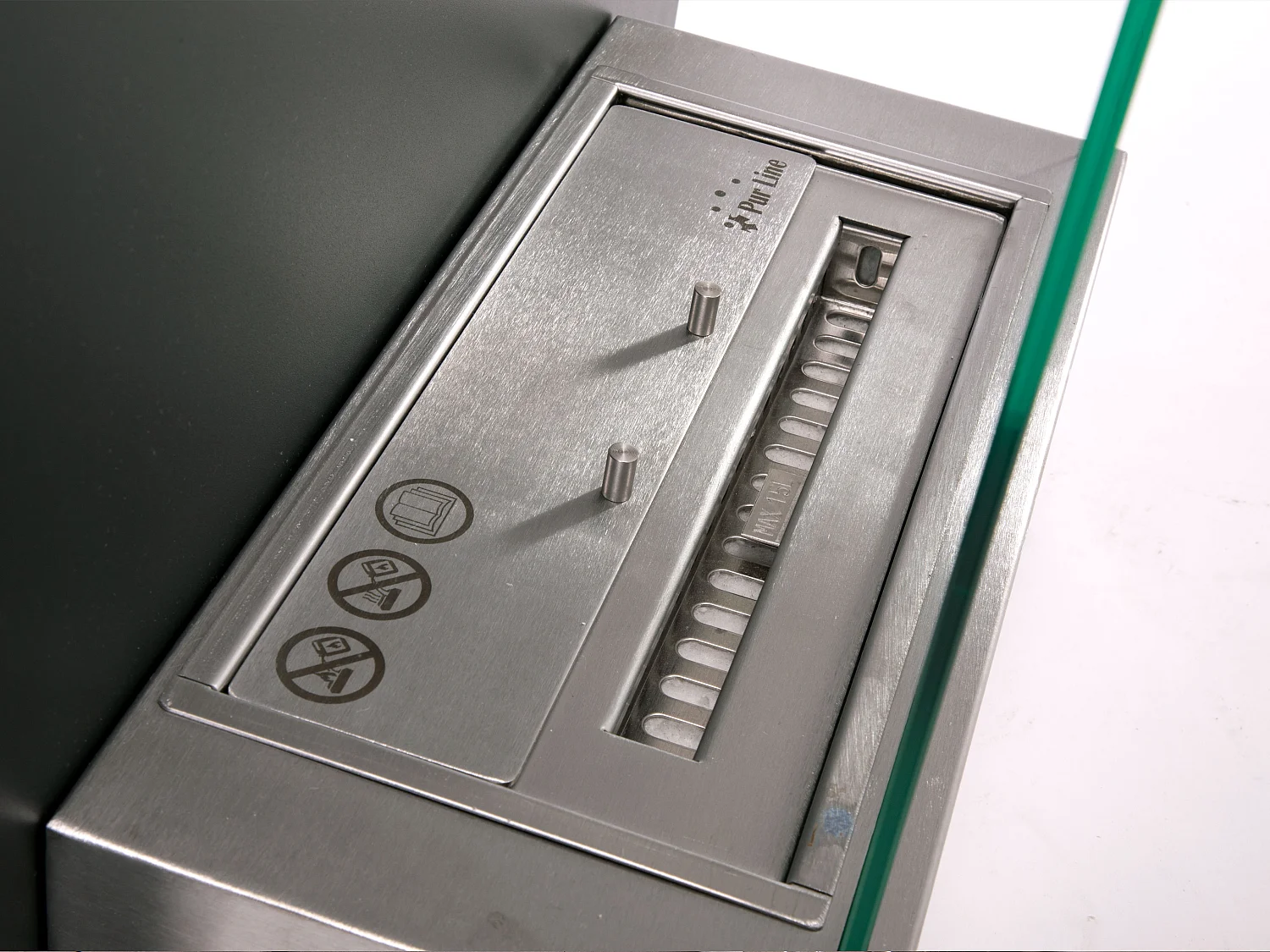 Ethanol haard, modern wandmodel in zwart staal en gehard glas