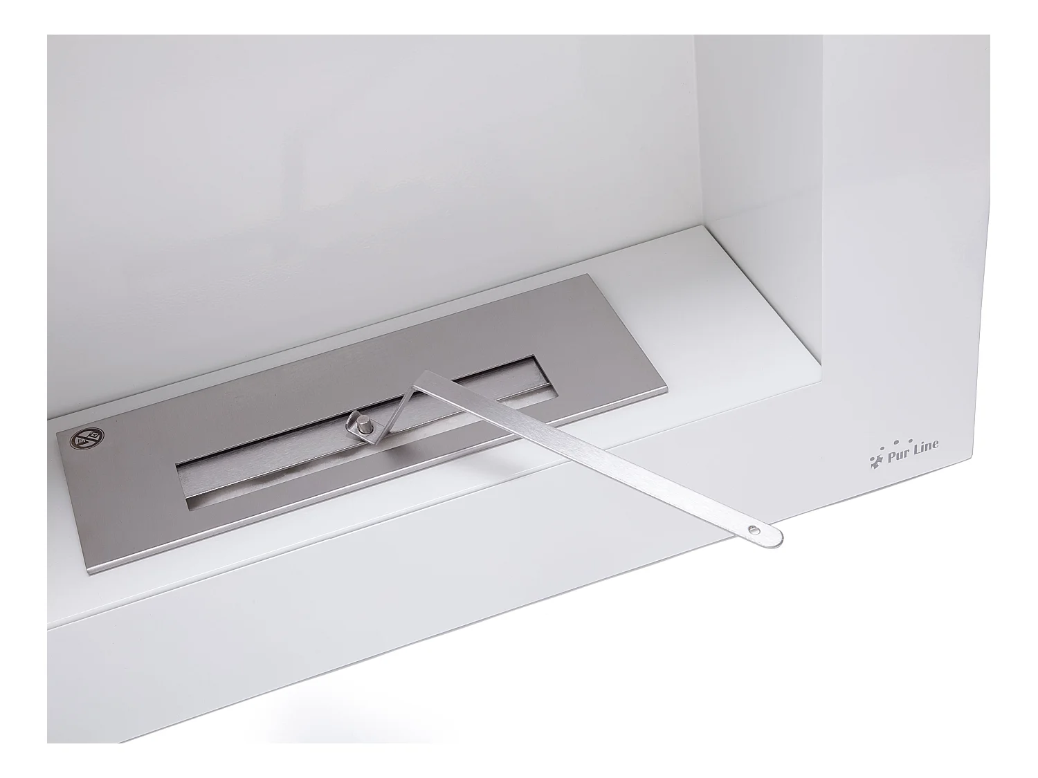 Vloer- of wandgemonteerde ethanolhaard in wit met trechterblokset en kruik