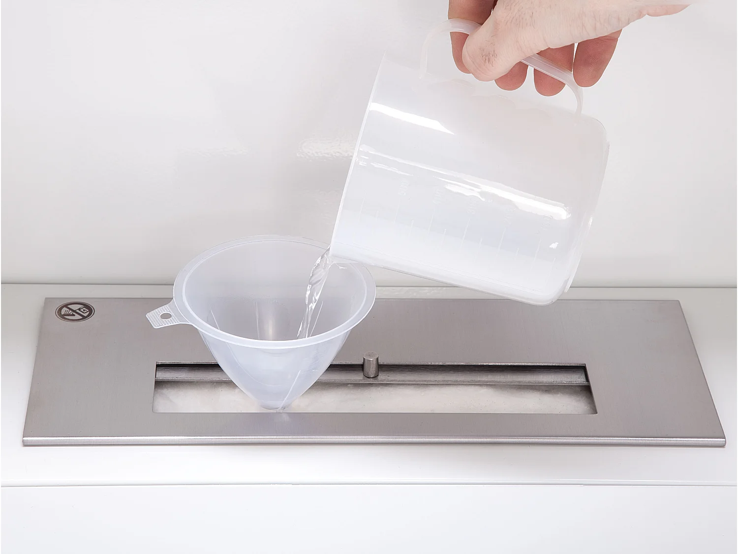 Cheminée éthanol en blanc avec kit de bûches