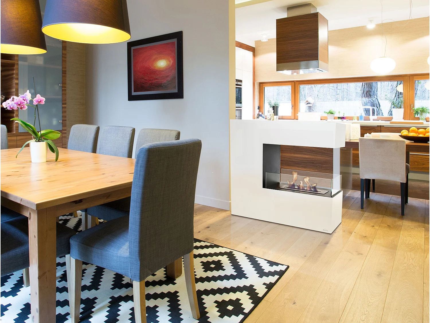 Cheminée à l'éthanol au sol en acier blanc et verre trempé