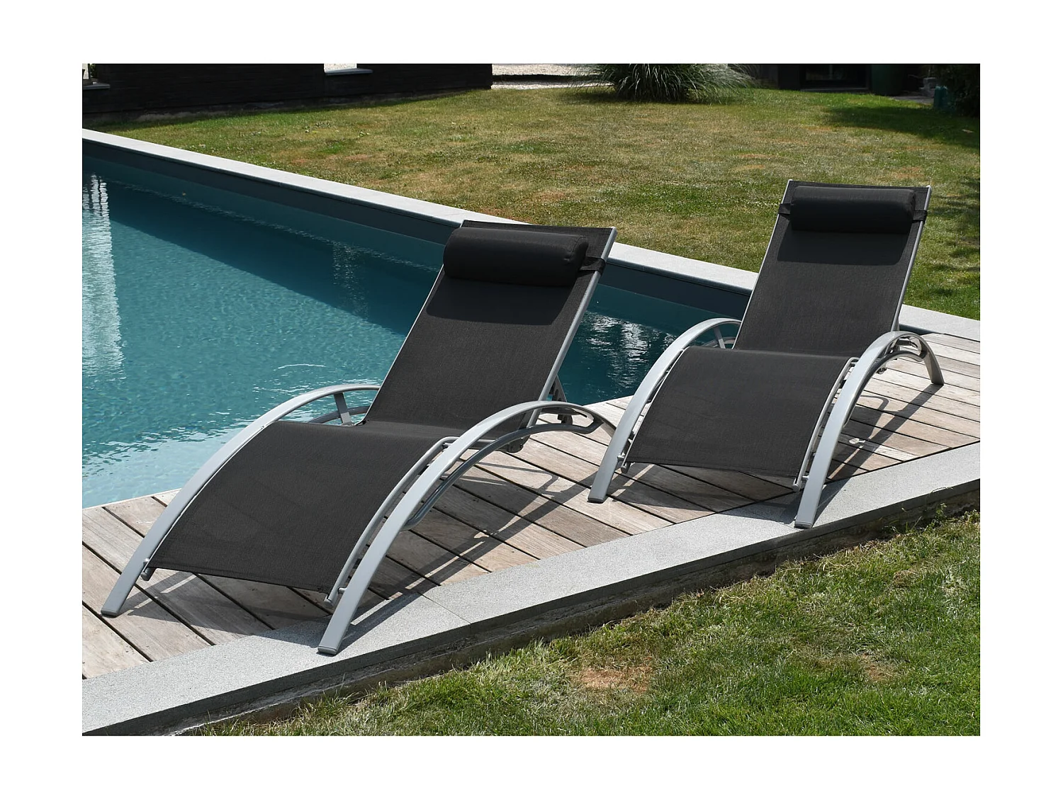 Set van 2 GALAPAGOS ligstoelen in zwart textilene - grijs aluminium