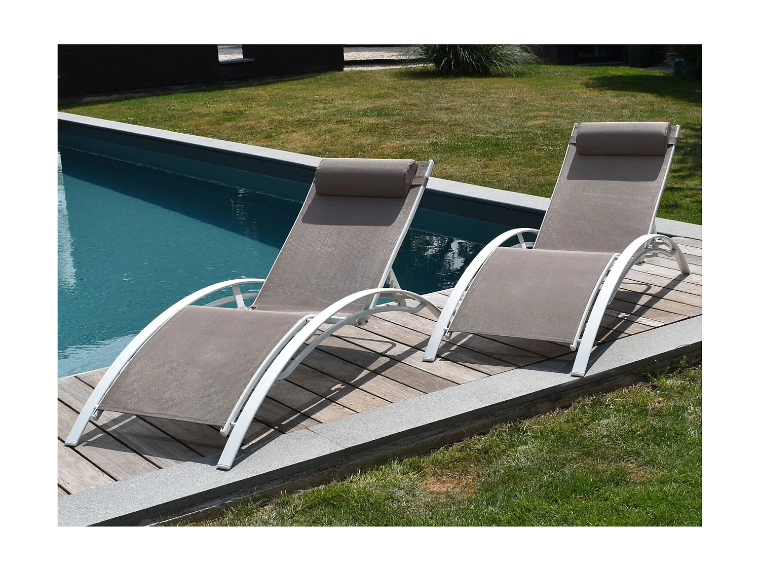 Lot de 2 transats GALAPAGOS en textilène taupe - aluminium blanc - HAPPY GARDEN