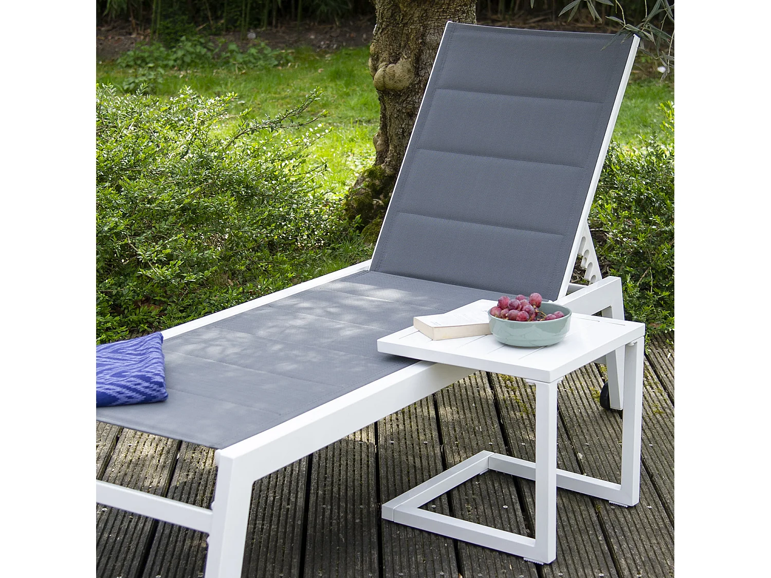 Set bain de soleil et table d'appoint BARBADOS en textilène gris - aluminium blanc - HAPPY GARDEN