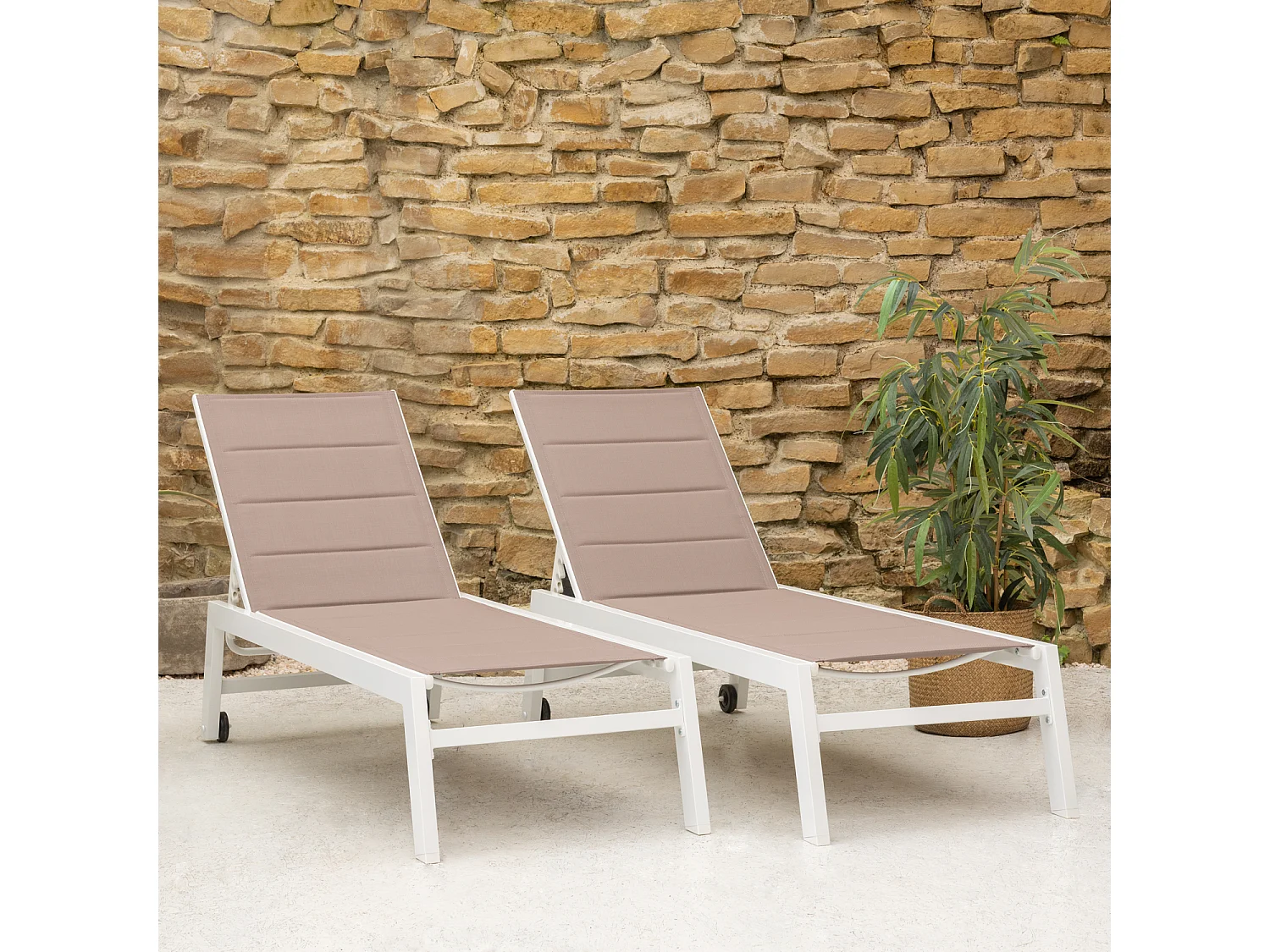 Set van 2 BARBADOS zonnebedden in taupe textilene - wit aluminium