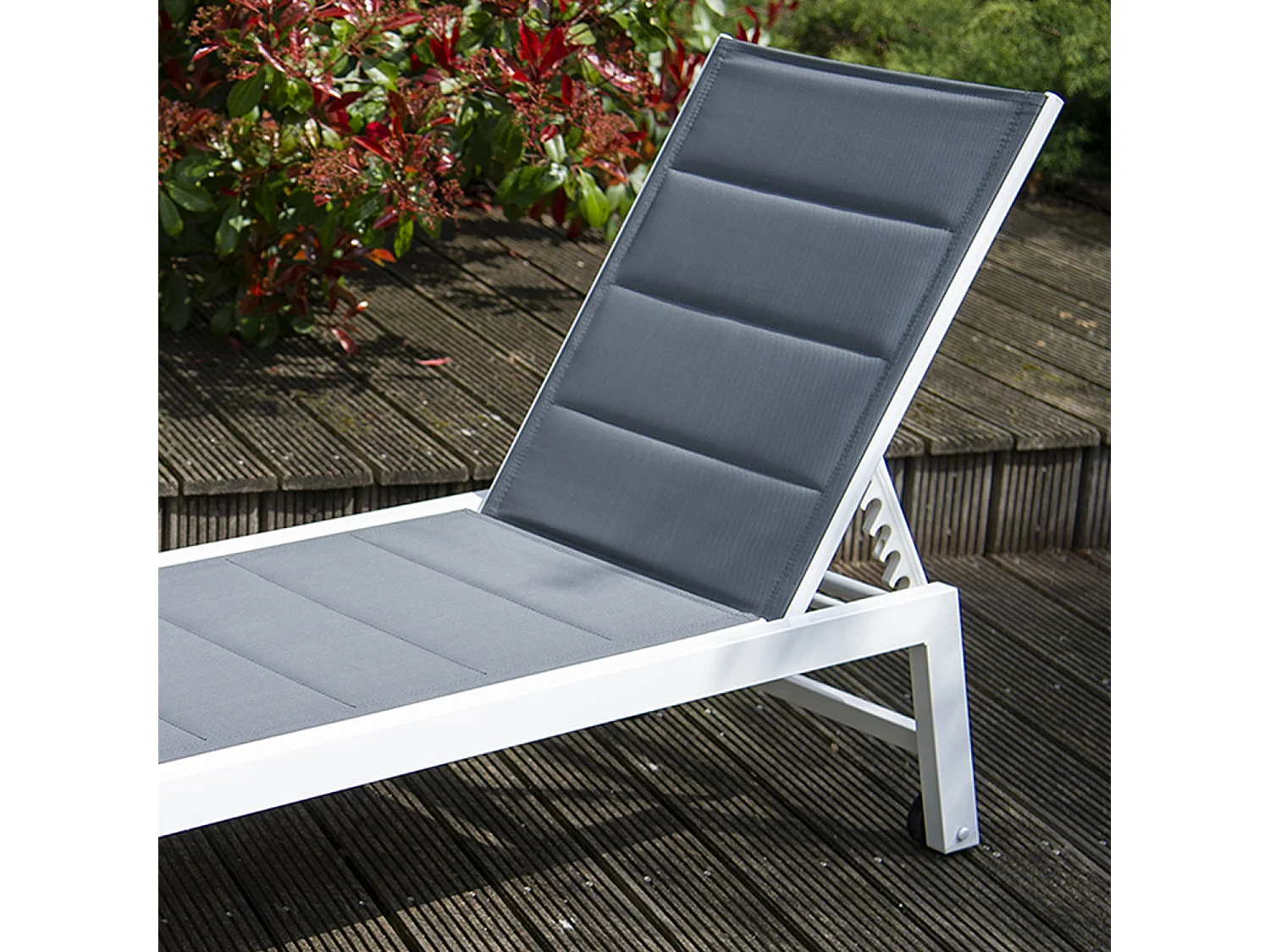 BARBADOS ligstoel in grijs textilene - wit aluminium