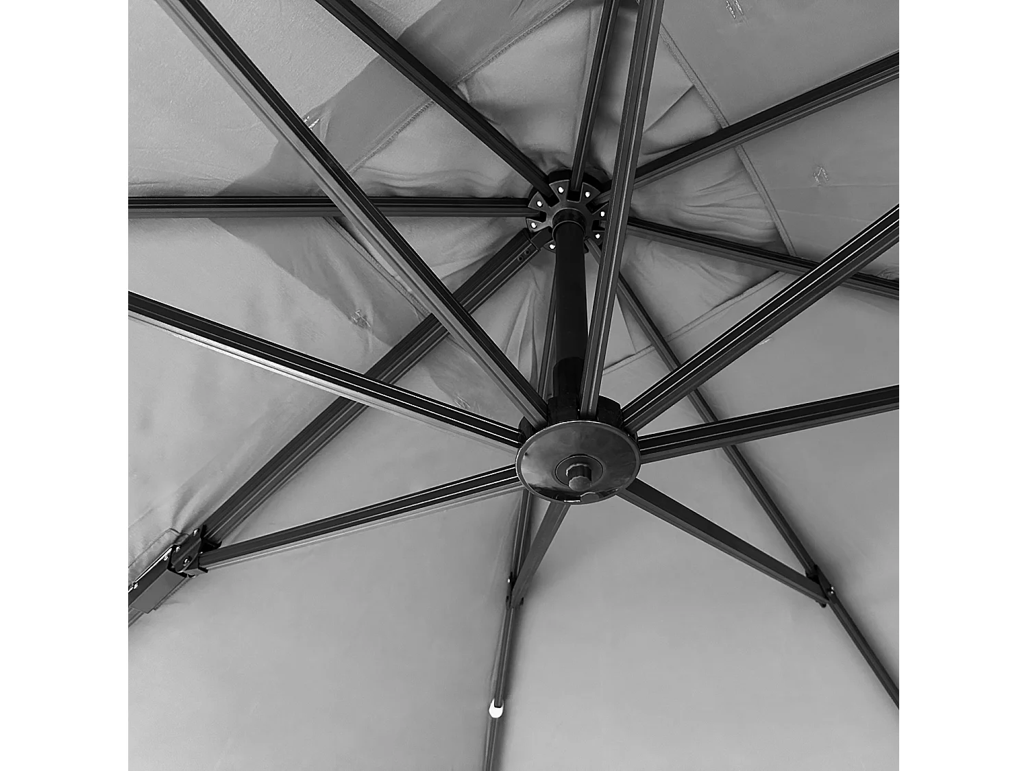 Parasol déporté MOLOKAI carré 3x3m gris + housse - HAPPY GARDEN