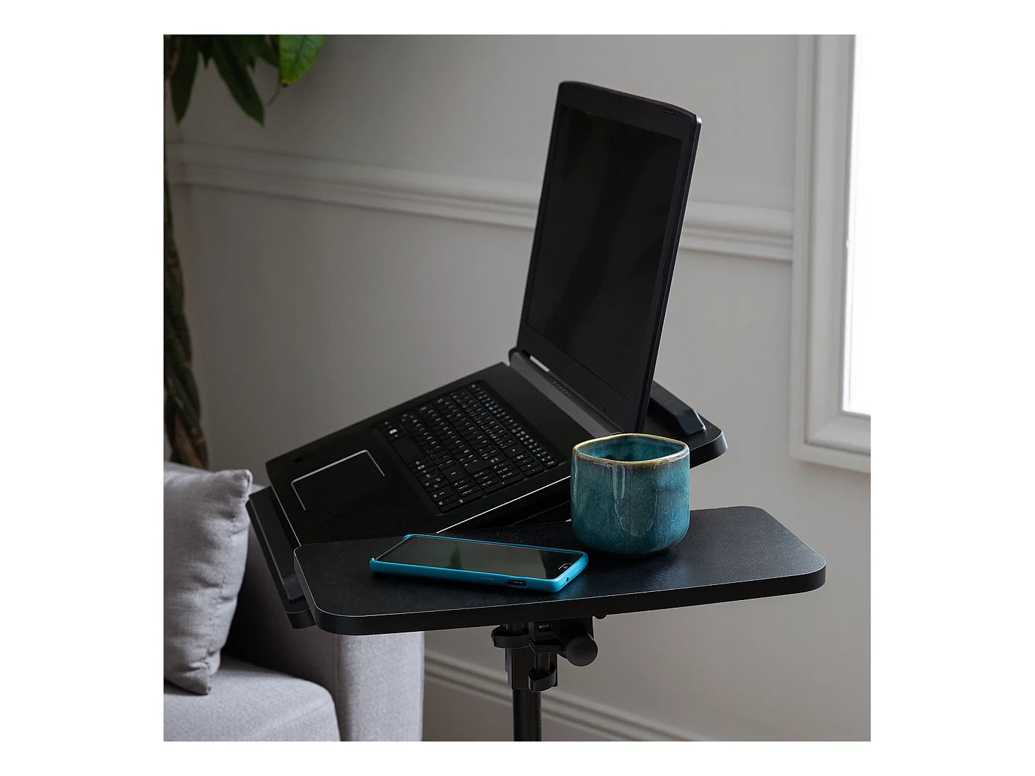 Table pour ordinateur à roulettes noire SABINE - HAPPY GARDEN