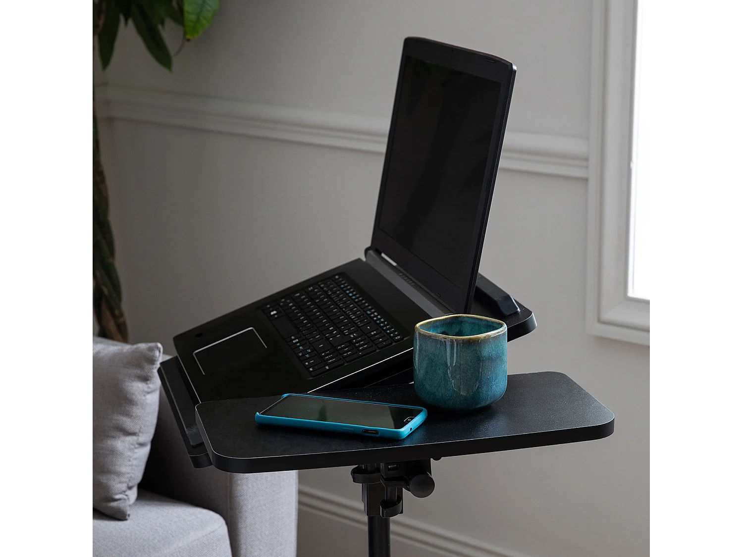 Mesa de computador sobre rodízios, SABINE preto