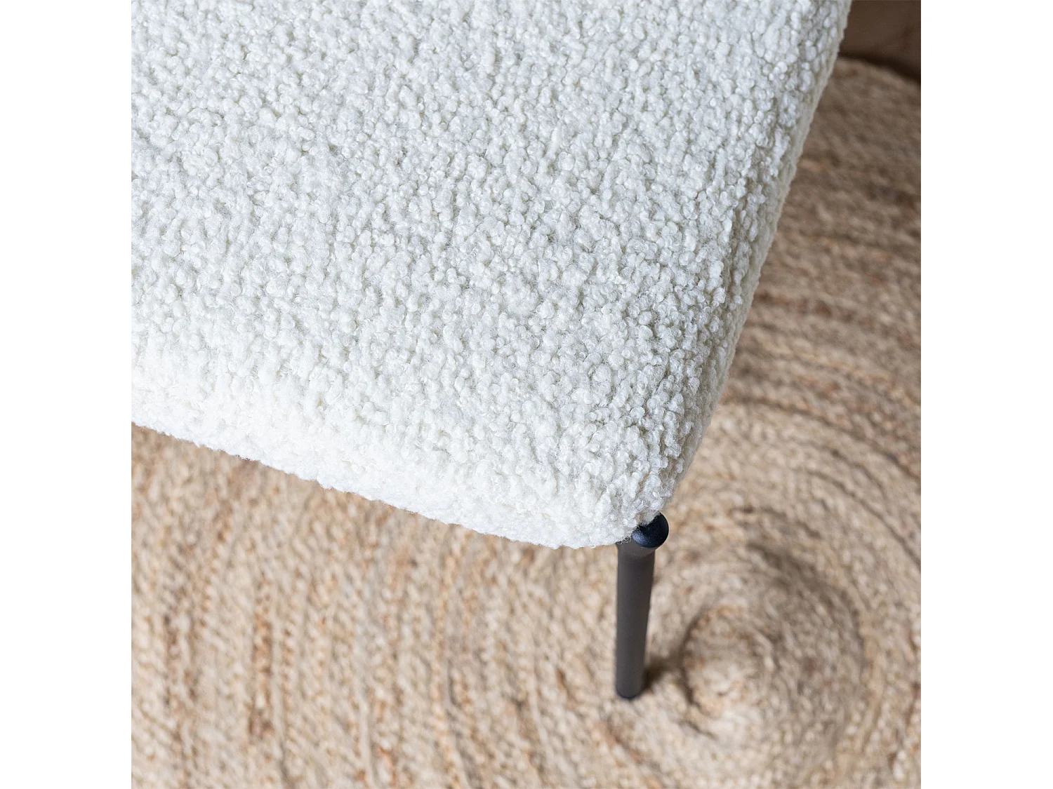 Fauteuil en tissu bouclette écru avec repose-pieds EIRA - HAPPY GARDEN