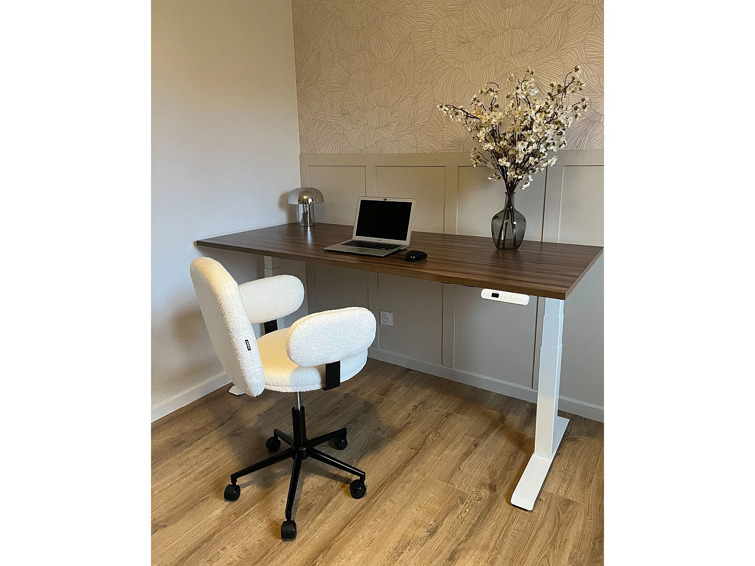 Bureau électrique à hauteur réglable 180 x 80 cm bois foncé et blanc DESTINES