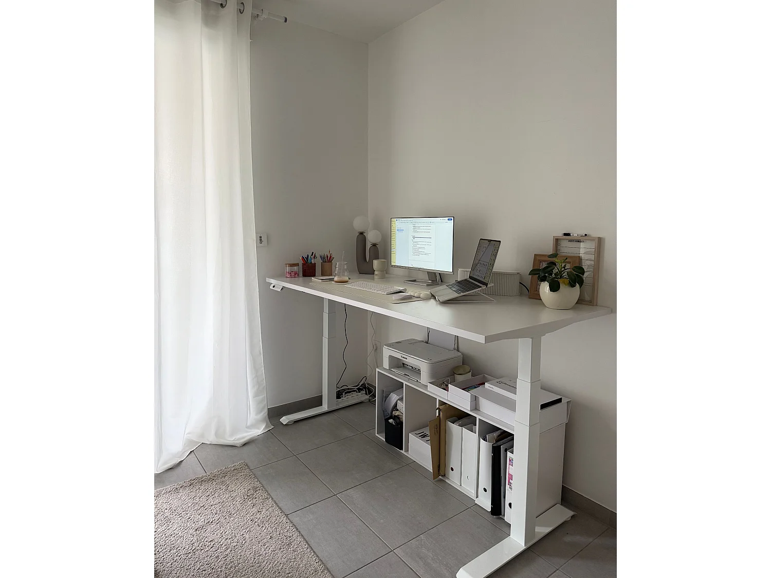 Bureau électrique à hauteur réglable 180 x 80 cm blanc DESTINES