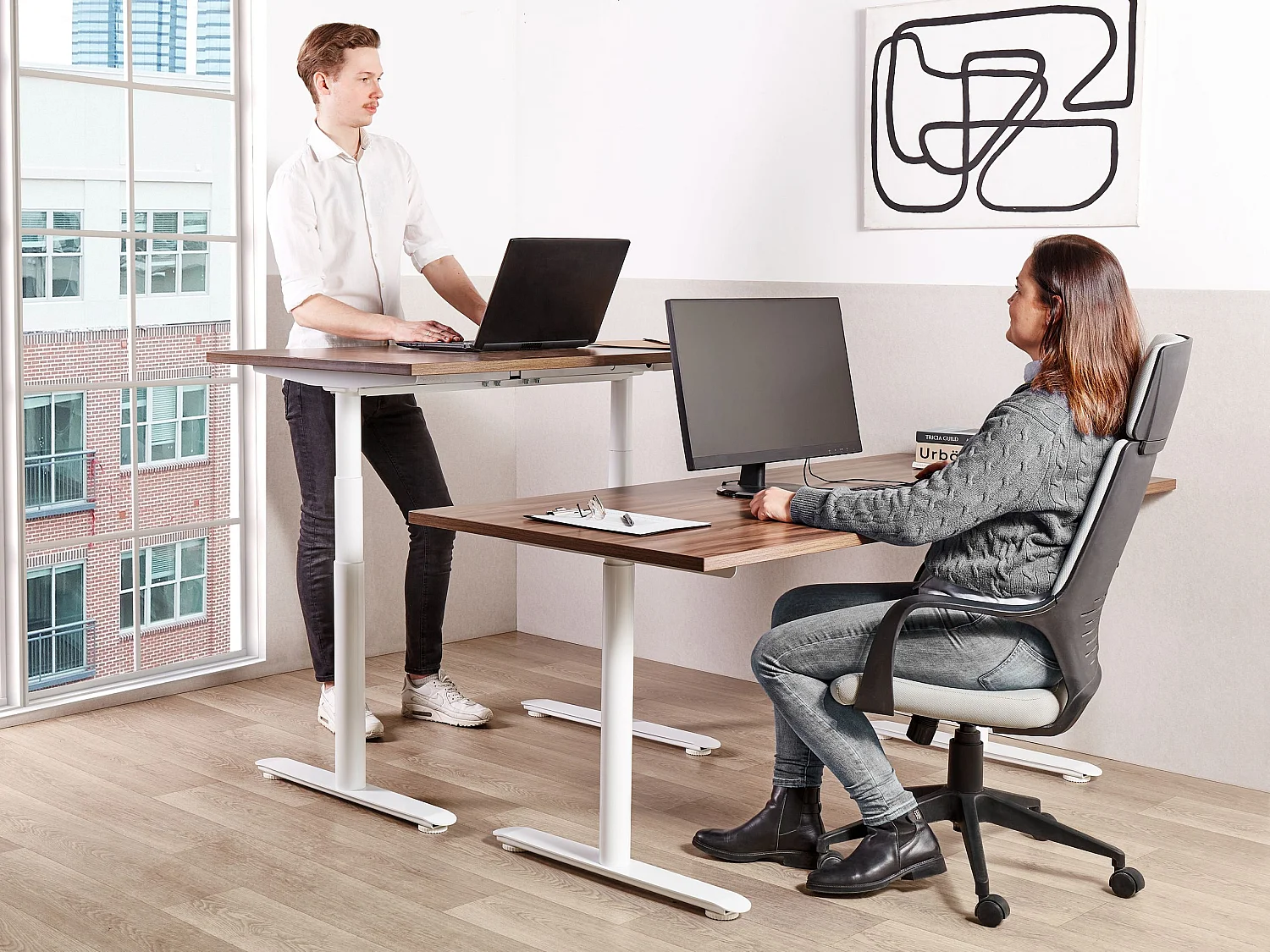 Bureau réglable en hauteur électriquement DESTINAS Marron/blanc 160 cm 72 cm