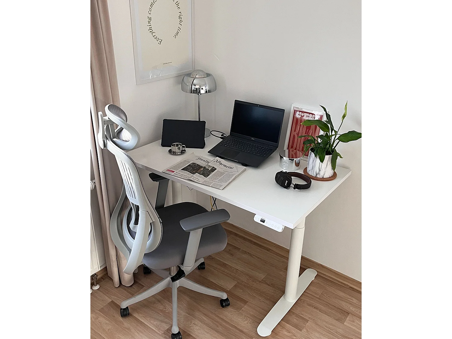 Bureau électrique à hauteur réglable 120 x 72 cm blanc DESTINAS