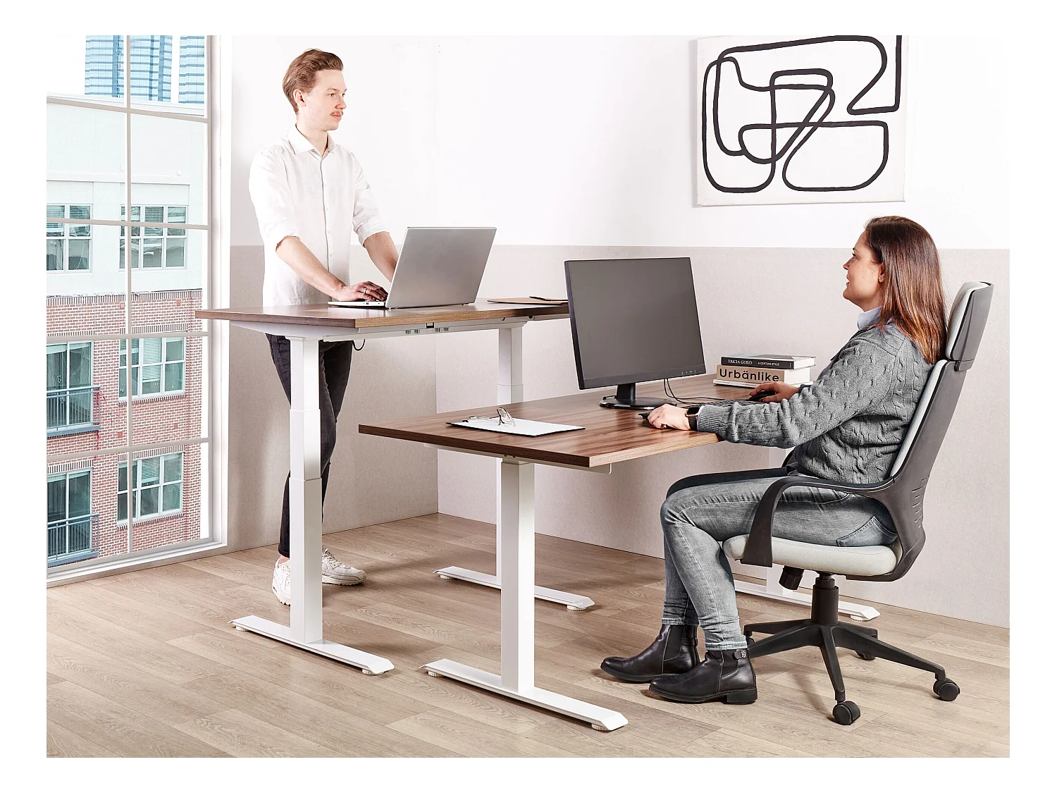 Elektrisch höhenverstellbarer Schreibtisch USB braun/weiß 160x72 cm DESTINES