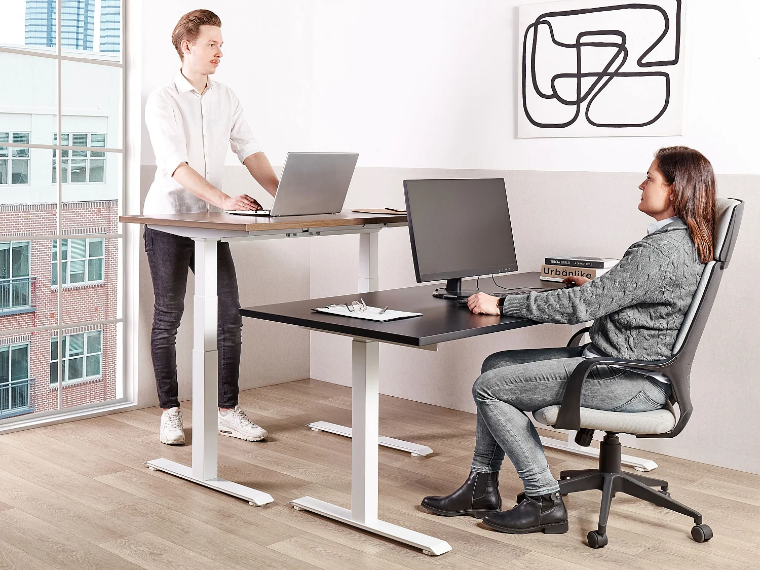 Bureau réglable en hauteur électriquement DESTINES Noir/blanc 160 cm 72 cm