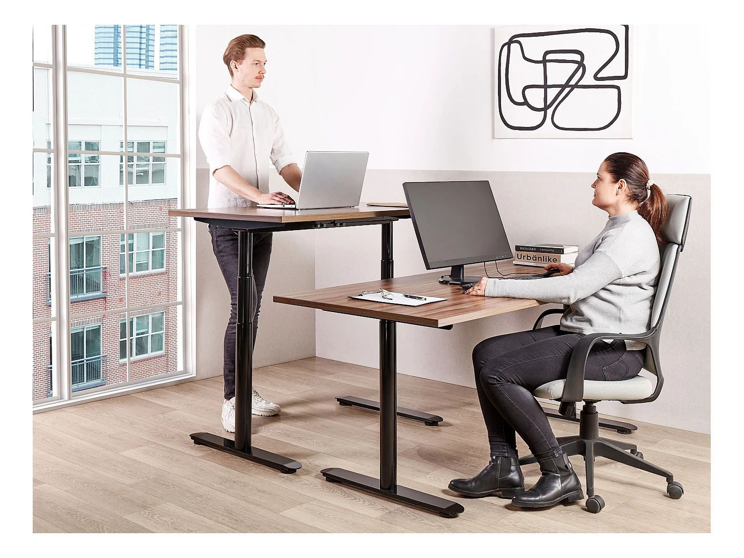 Bureau réglable en hauteur électriquement DESTINAS Marron/noir 180 cm 80 cm