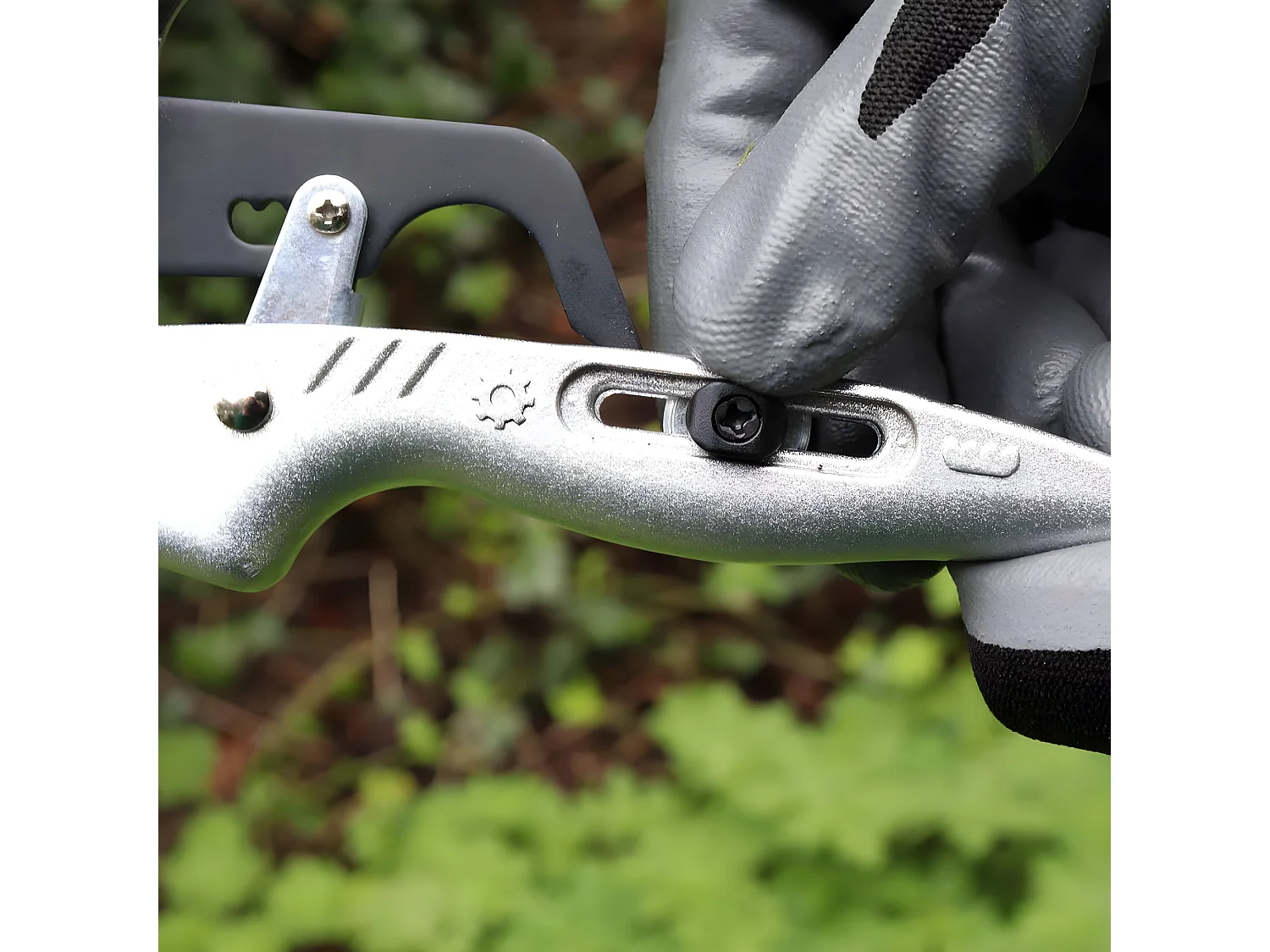 Sécateur à crémaillère 2 en 1 avec accessoires