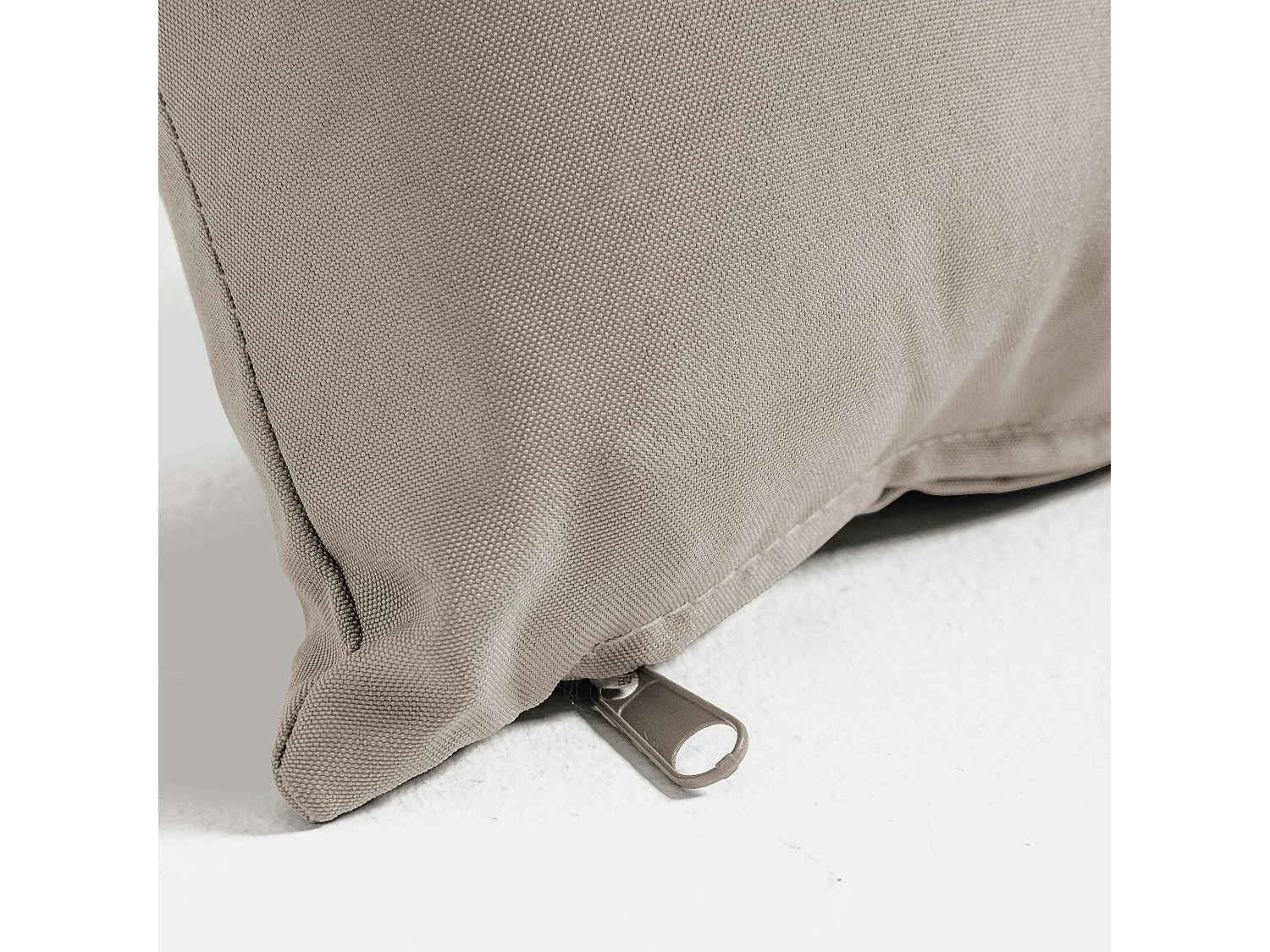 Coussins pour palette matelassés taupe