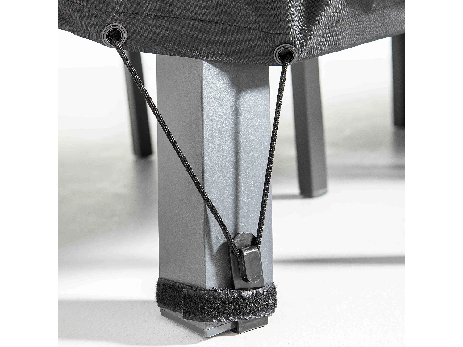 Housse de table de jardin noire 170 x 110 cm