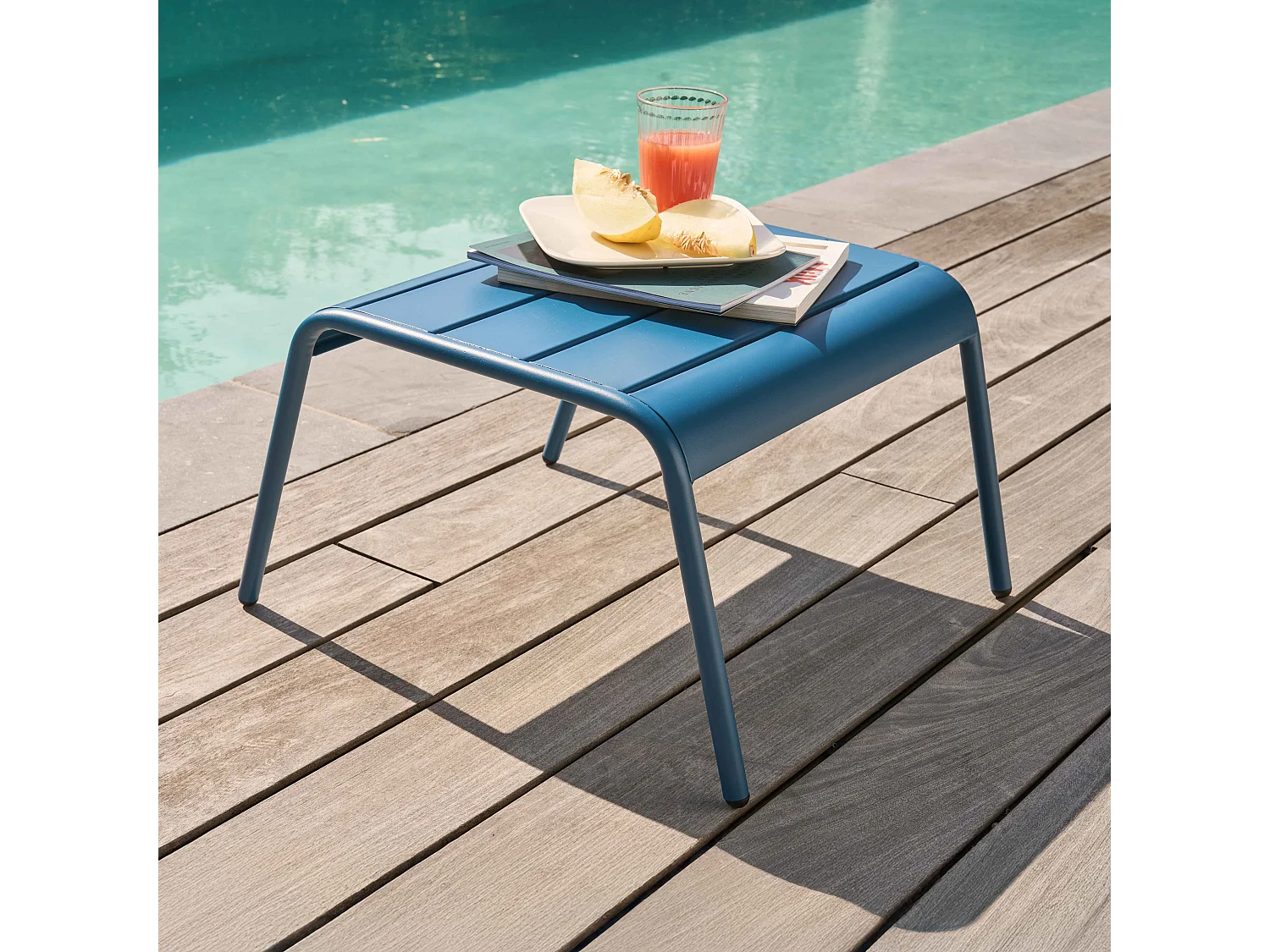 Repose pied en métal bleu pacific  - Palavas