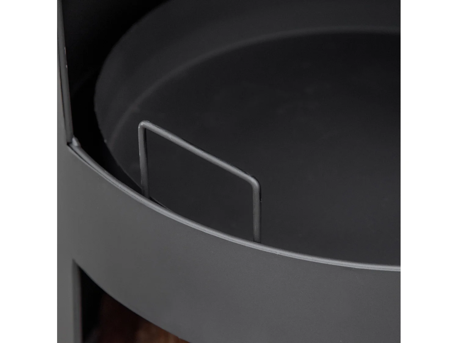 Brasero cheminée d'extérieur H.133 Ø 45 cm tisonnier large foyer - espace de rangement pour bûches - métal noir