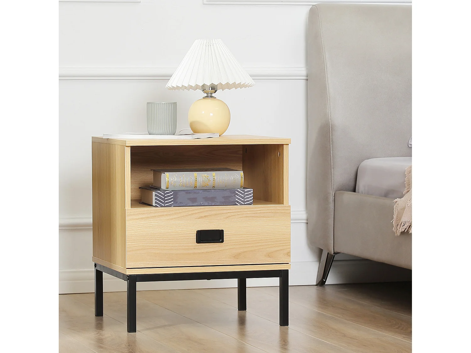 Table de chevet table de nuit style industriel tiroir niche poignée piètement métal noir panneaux particules aspect bois de chêne clair