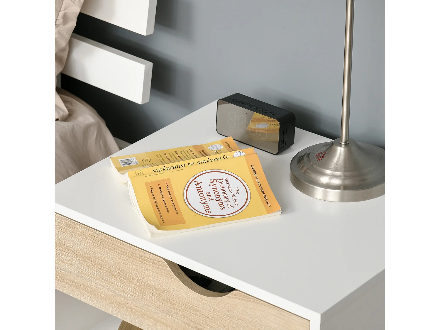 Chevet table de nuit tiroir niche design moderne panneau de particules classe E1 pieds en bois massif 50 x 39 x 51 cm bois de chêne blanc