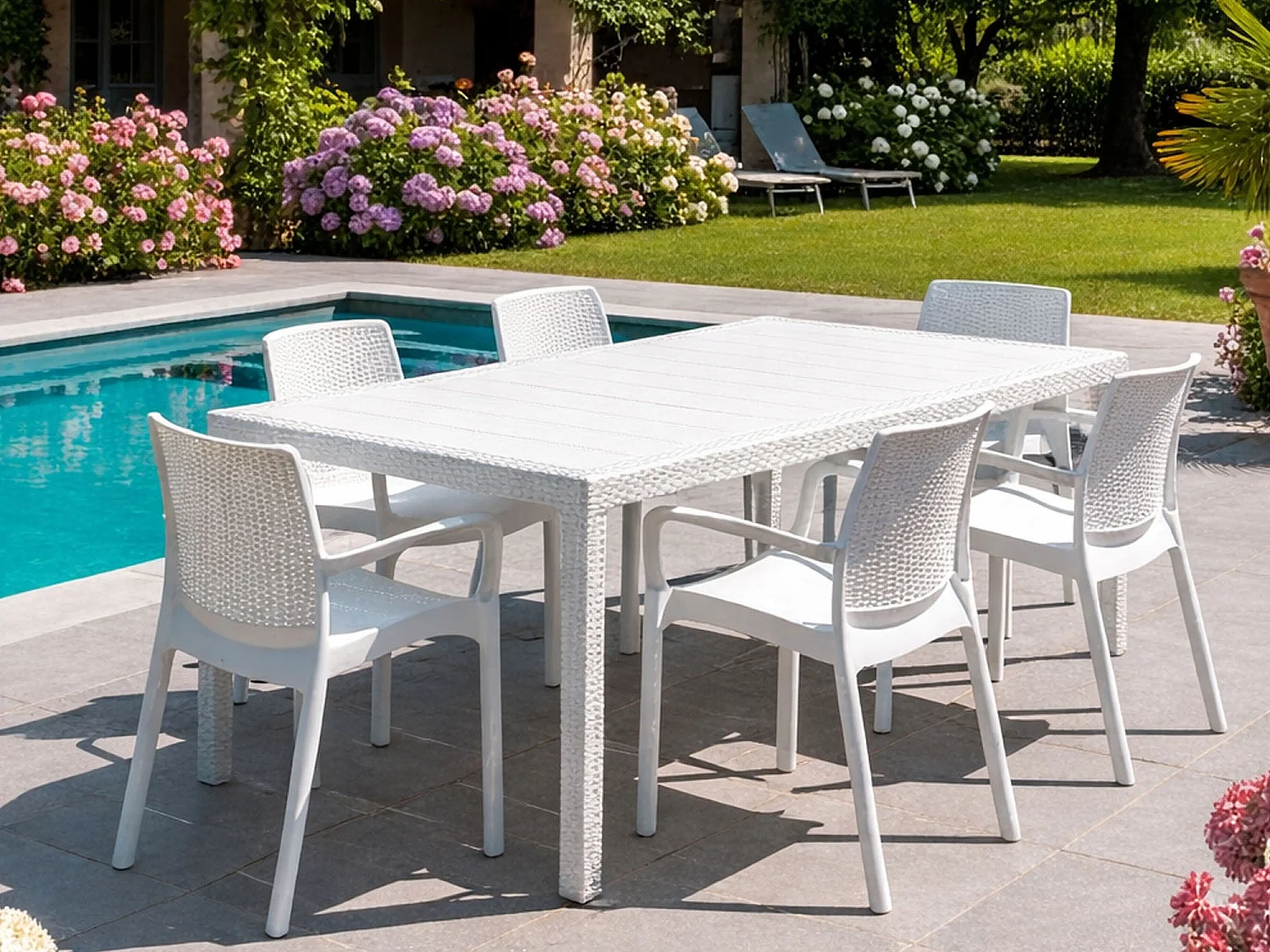 Ensemble table extensible et 4 chaises de jardin Dantonaz. Effet rotin, idéal pour l'extérieur, 100% Made in Italy, Blanc