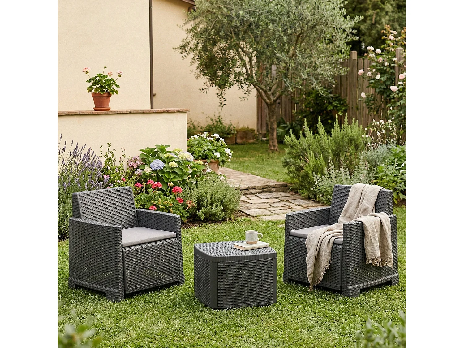 Ensemble de salon d'extérieur Dbelpan, Composition de jardin avec 2 fauteuils et 1 table de rangement, Effet rotin avec coussins, 100% Made in Italy, Anthracite