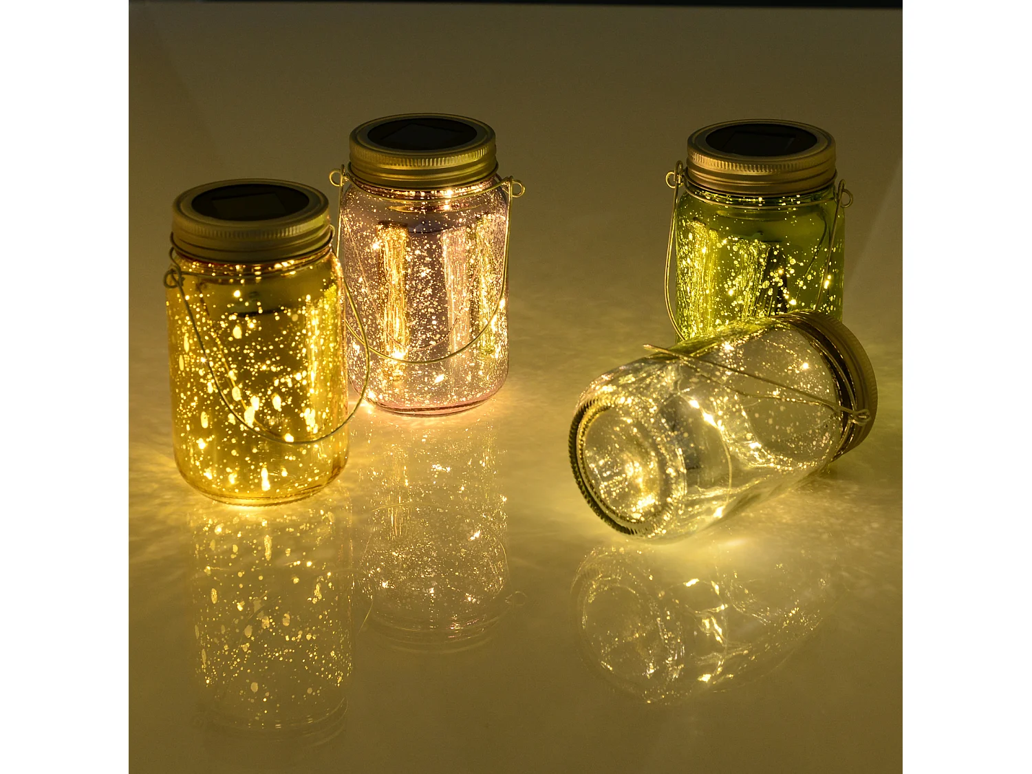 Outsunny Lumière de jardin solaire - pots mason jar 4 pièces - lanterne de verre solaire LED étanche norme IP 44 - lampes décoratives de jardin 4 couleurs