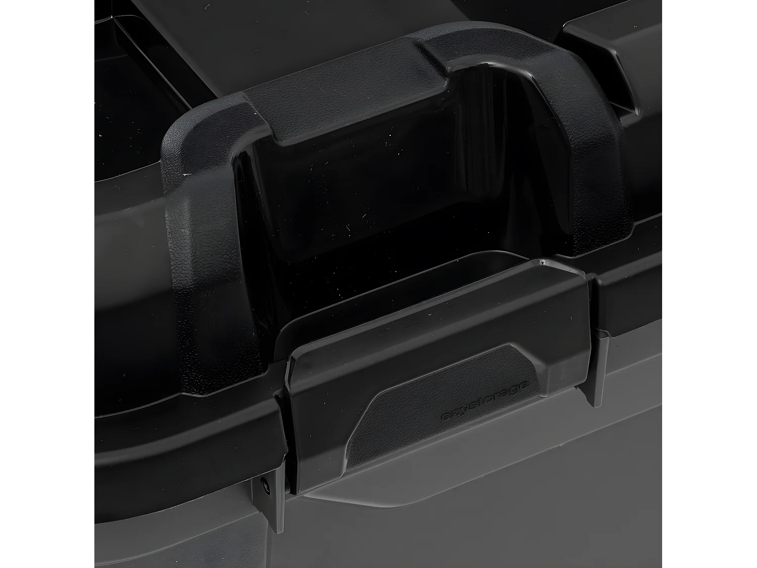 Boîte de rangement en polypropylène noir 80L avec roues et fermeture à clip