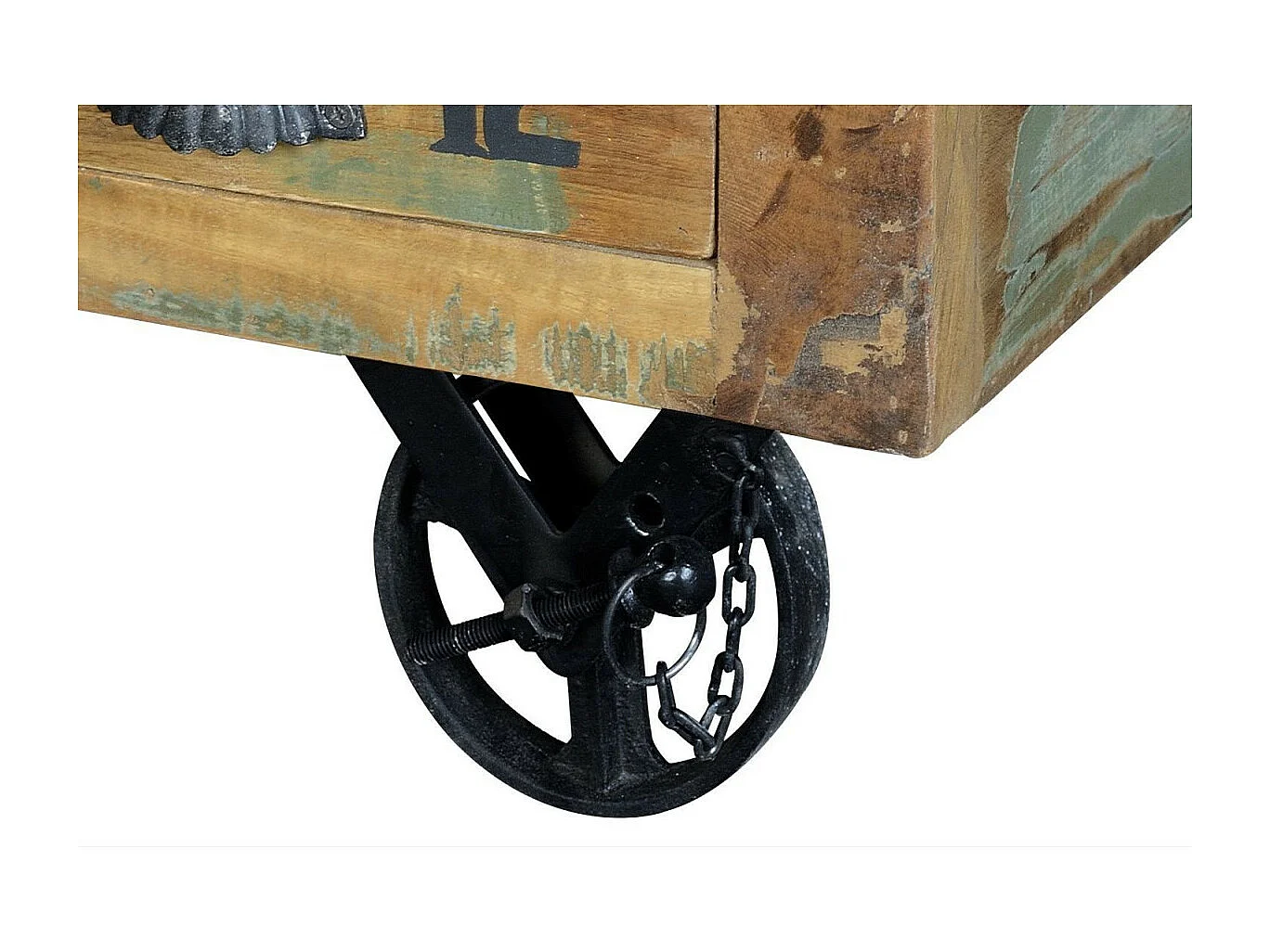 Couchtisch aus recyceltem Holz und Eisenrädern