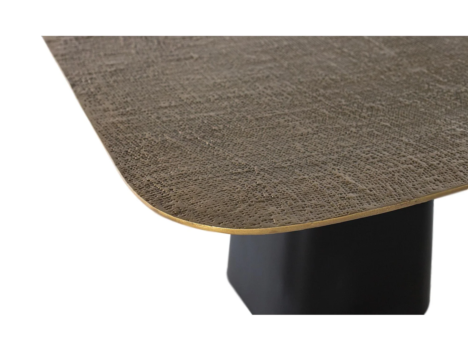 Table basse avec base en fer et plateau en aluminium