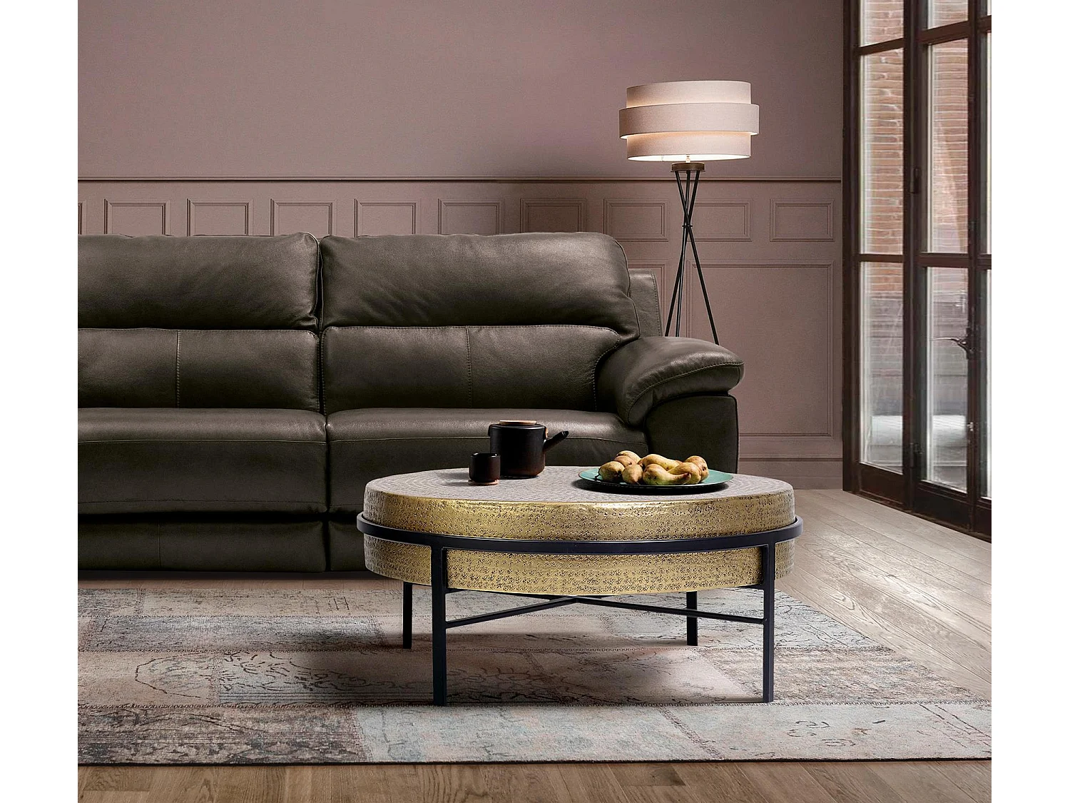 Table basse avec plateau en bronze et pieds en métal noir