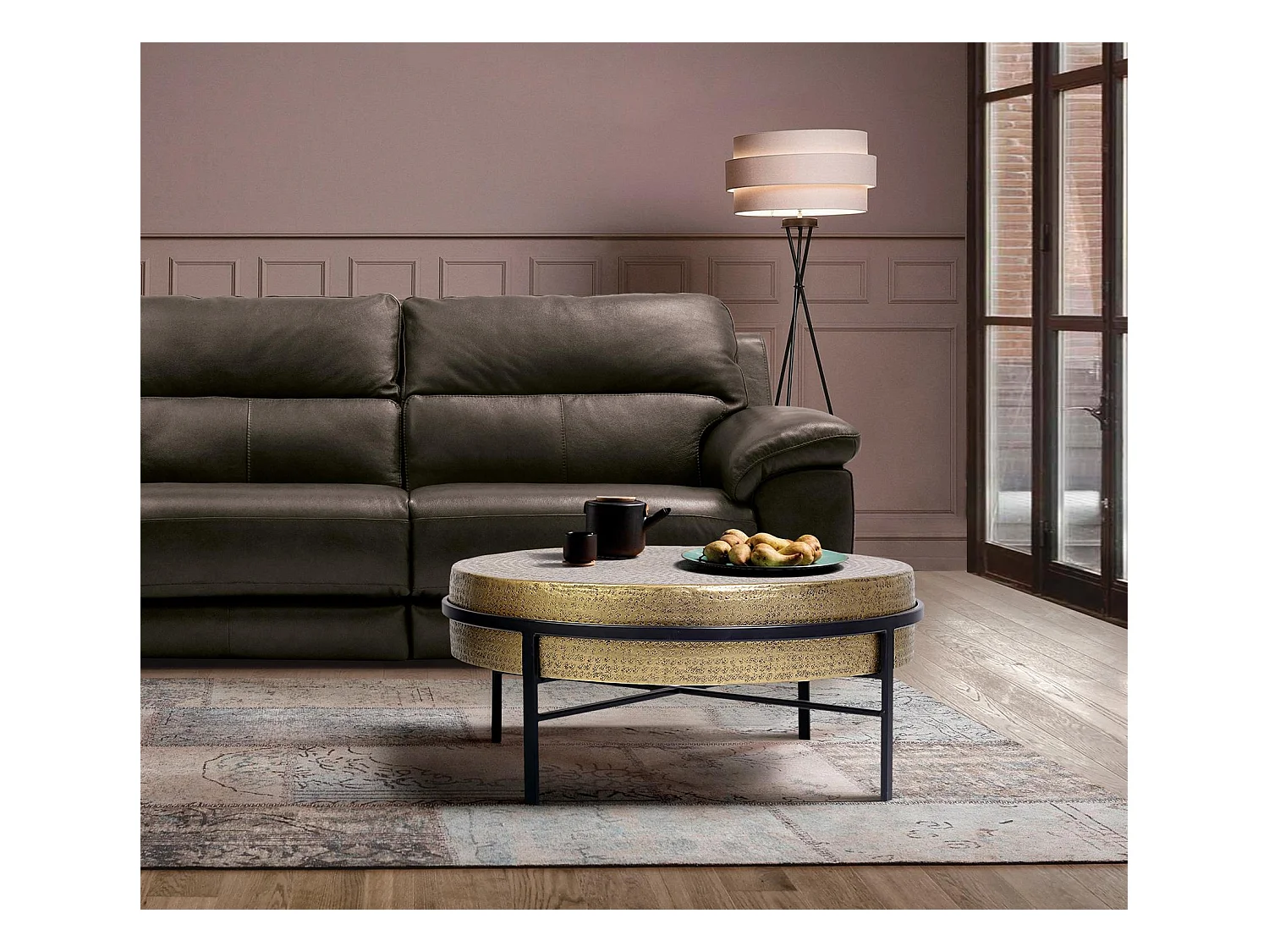 Table basse avec plateau en bronze et pieds en métal noir