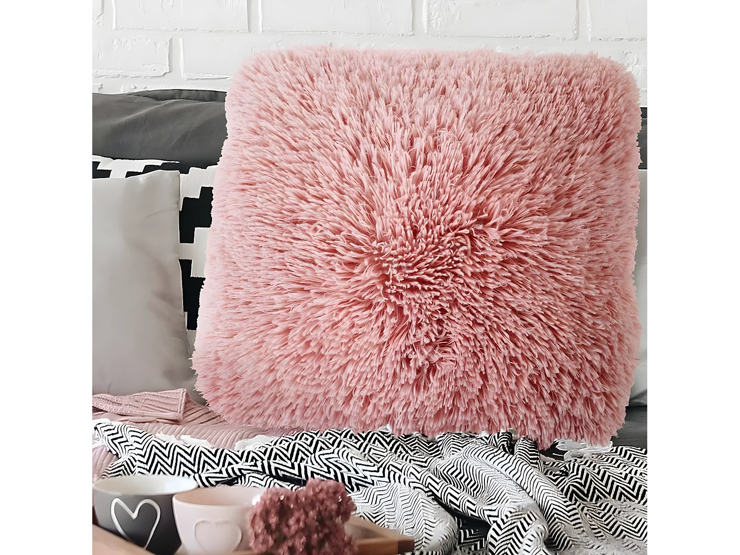 NEO YOGA - Coussin à poils longs extra-doux rose 60x60