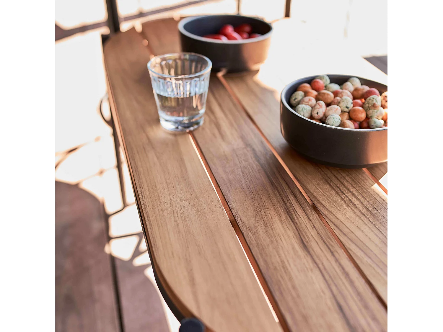 Salon de jardin 4 places en résine tressée et table gris