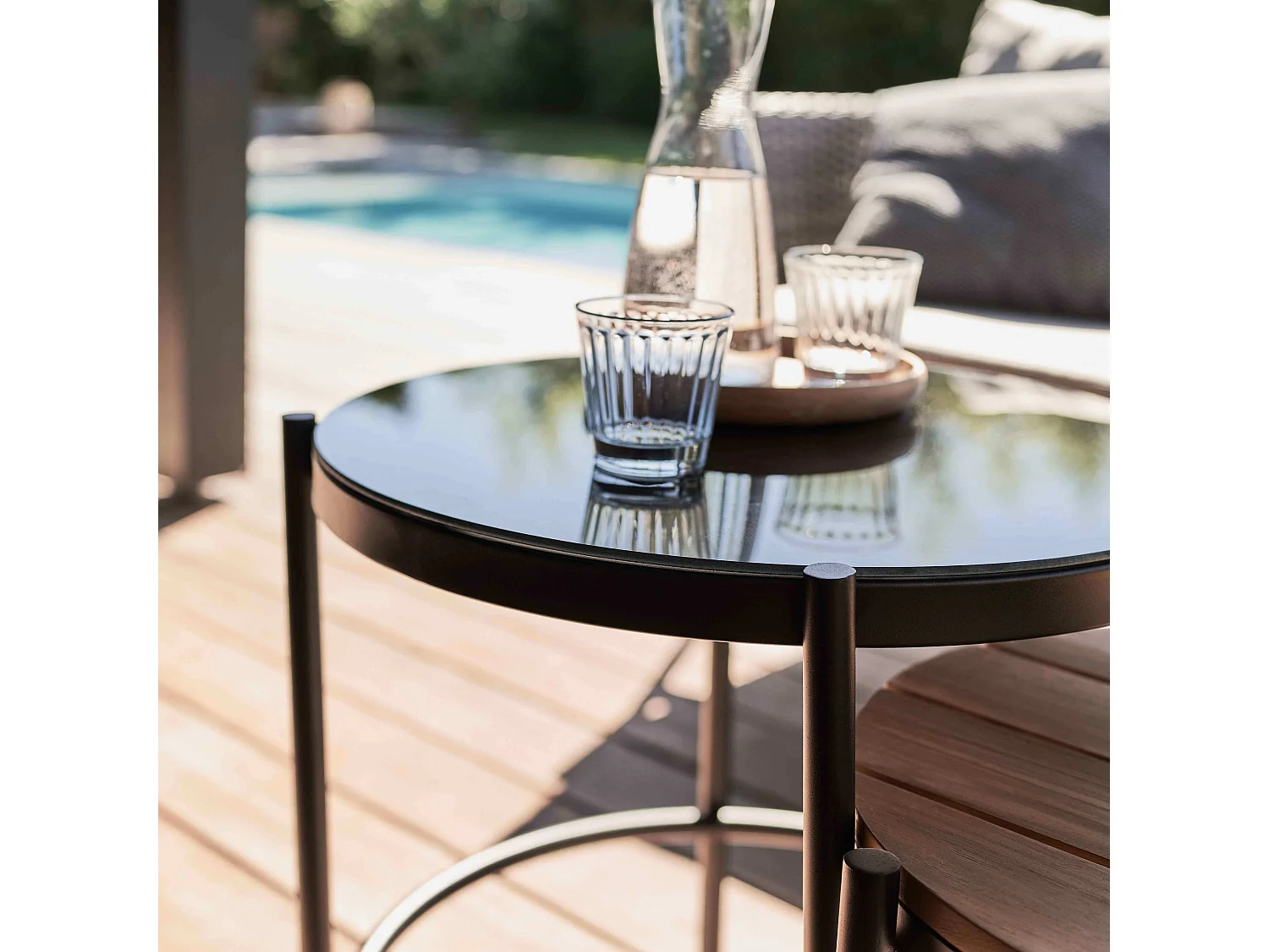 Salon de jardin 4 places en résine tressée et table gris