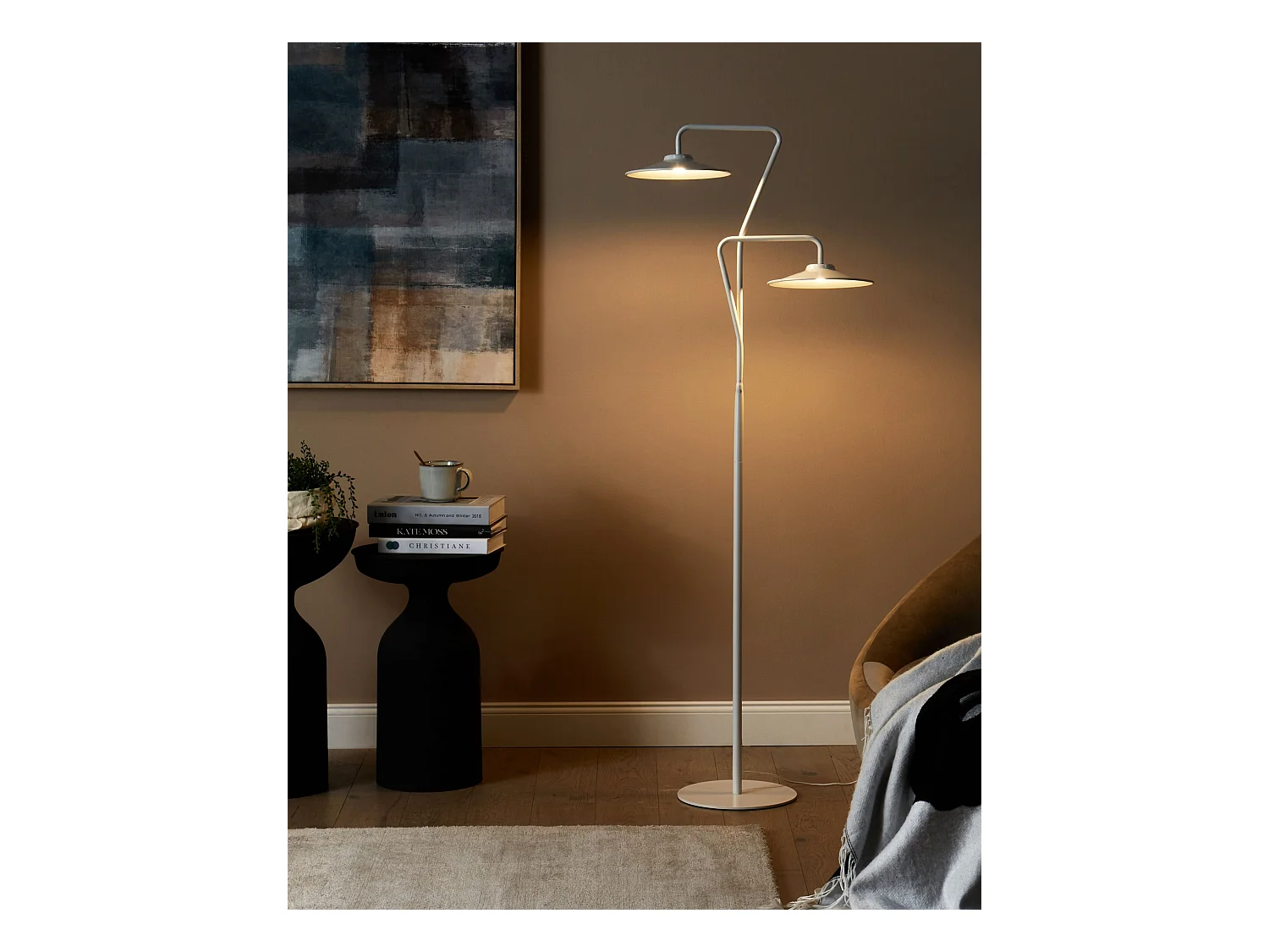 LED Stehlampe Metall weiß Kegelform 2-flammig 140 cm USB-Anschluss Galetti