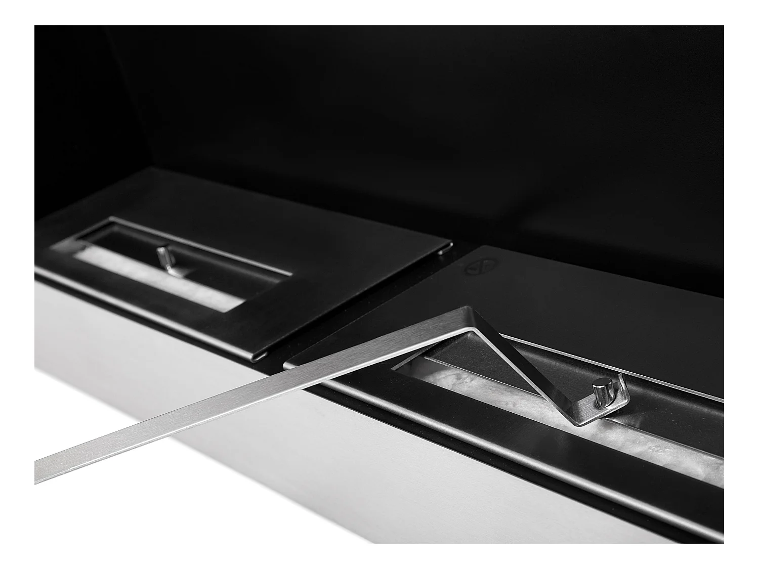 Cheminée murale à l'éthanol à double flamme en acier de grande largeur